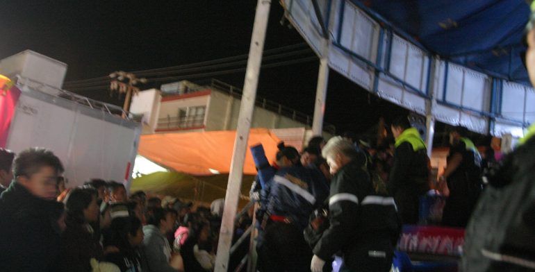 Falla en juego mecánico deja dos menores lesionados en Amecameca