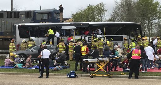 Tren arrastra a autobús y deja al menos tres muertos en Estados Unidos - Biloxi-Mississippi-4