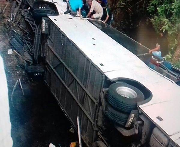 Autobús cae a barranco y deja 16 muertos - Bocas-del-Toro-sf-1024x833