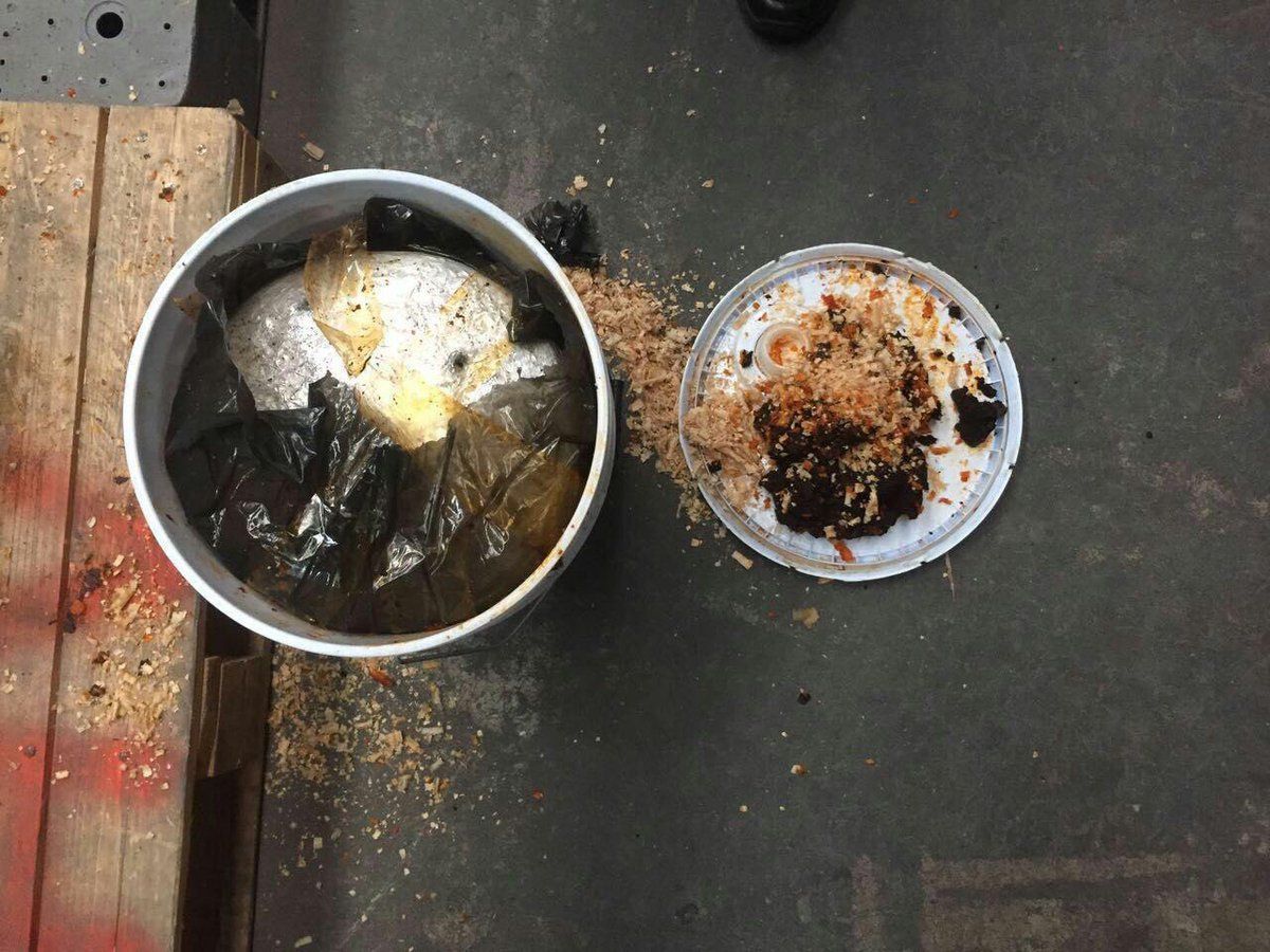 Encuentran mariguana escondida en mole poblano