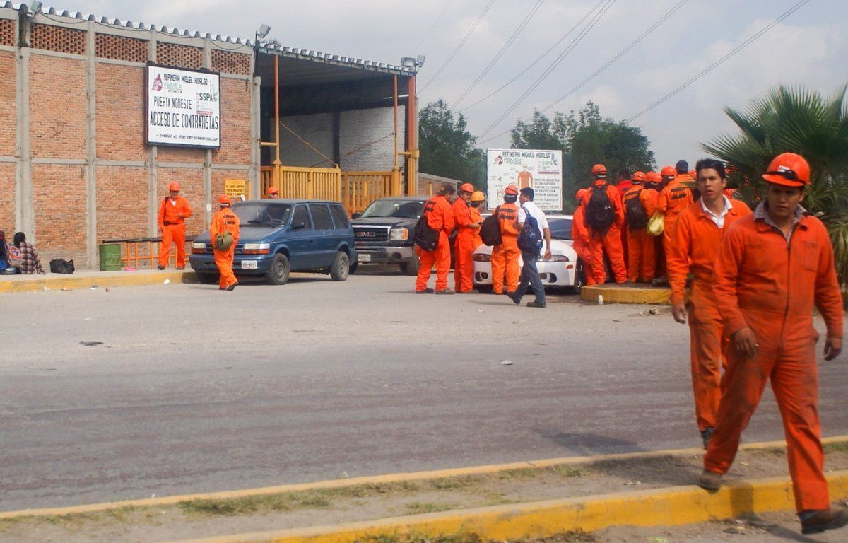Muere trabajadora herida por explosión en refinería de Pemex