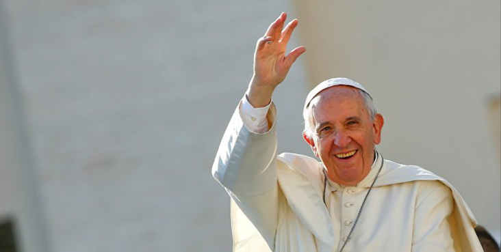 Papa Francisco pide revisar la Biblia tanto como el celular