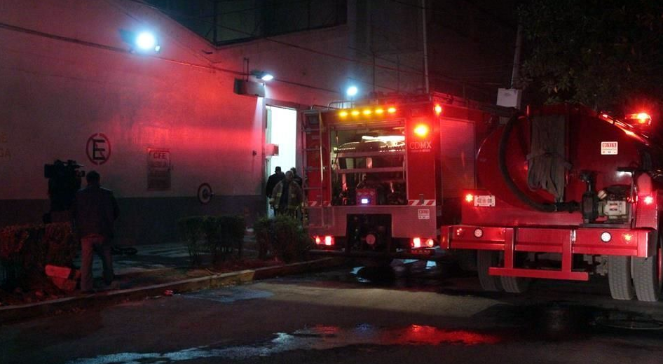 Fábrica de galletas se incendia en Azcapotzalco