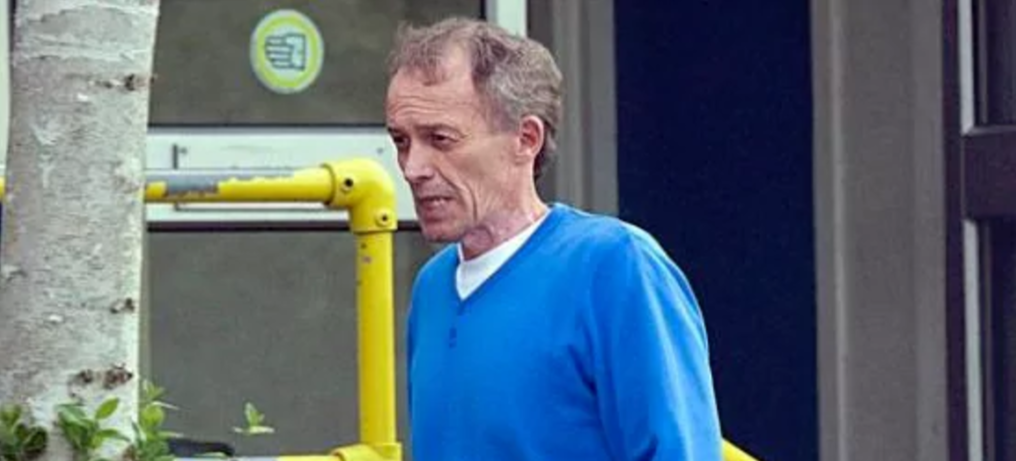 Acusan a extécnico de futbol inglés de abuso sexual de menores