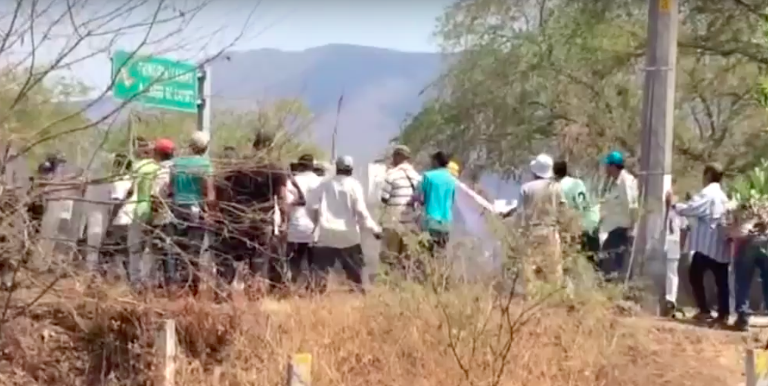 Detienen a treces sospechosos de agredir a policías en Iguala Detienen a treces sospechosos de agredir a policías en Iguala
