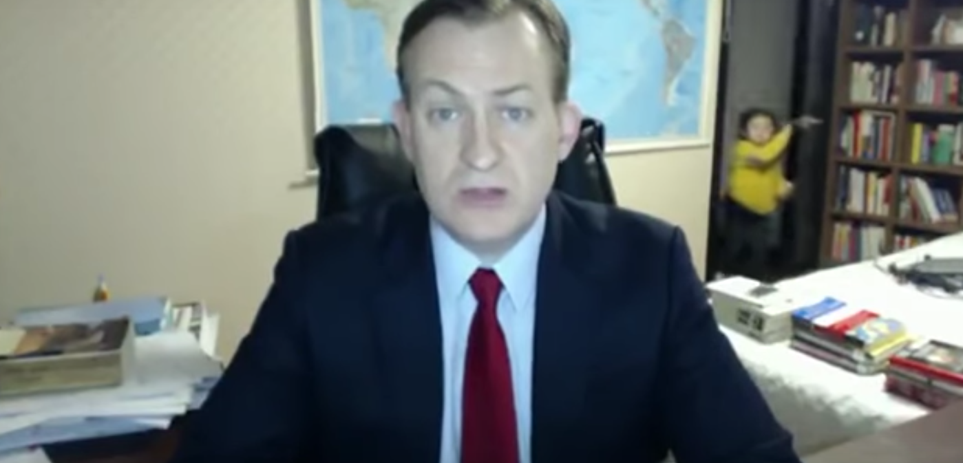 #Viral Cuando los hijos interrumpen tus cinco minutos de fama