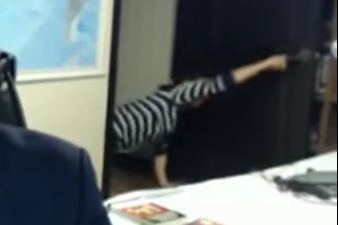 #Viral Cuando los hijos interrumpen tus cinco minutos de fama - Captura-de-pantalla-2017-03-10-a-las-09.26.15