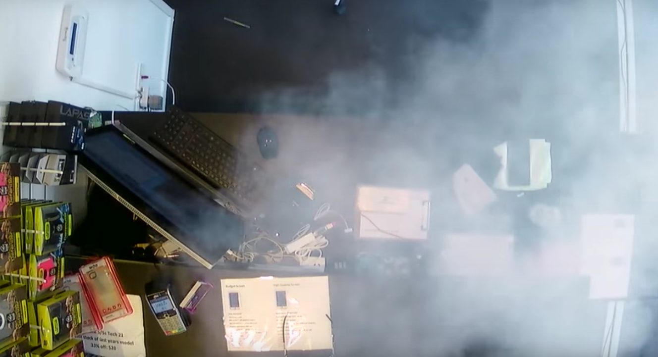 Video: le explota iPhone en las manos