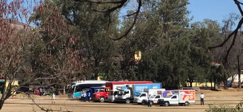 Normalistas secuestran camiones repartidores en Oaxaca