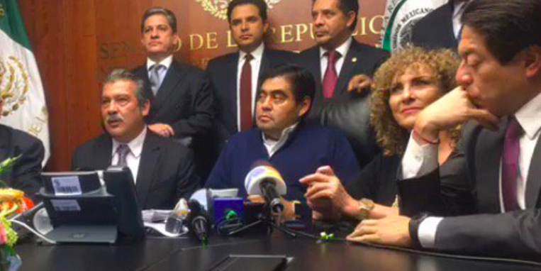 Barbosa y diez senadores se separan del Grupo Parlamentario del PRD