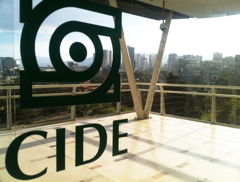 Renuncia profesor del CIDE tras acoso a alumnas - Cide_vidrio-mid