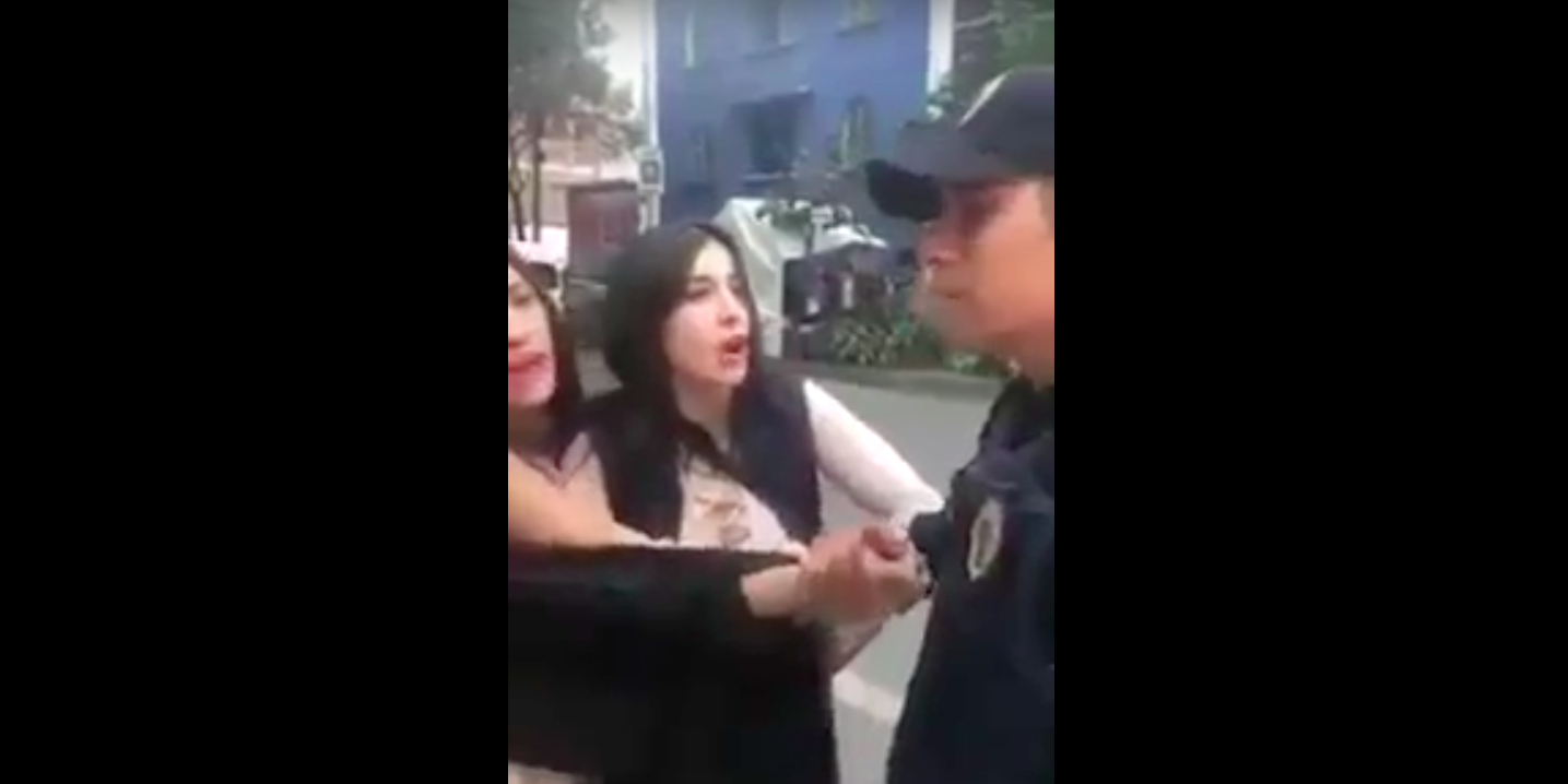 Video: mujeres se oponen a ser detenidas y amenazan a policía