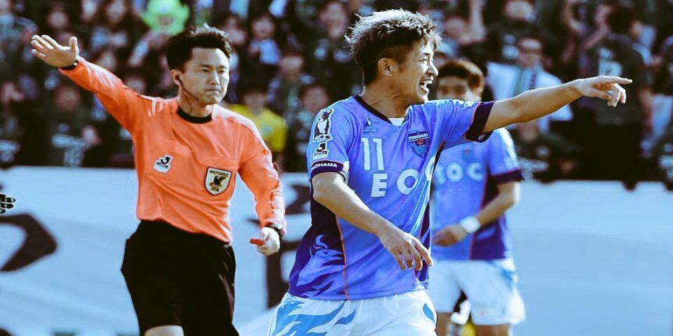 Futbolista de 50 años se convierte en el más veterano en anotar un gol