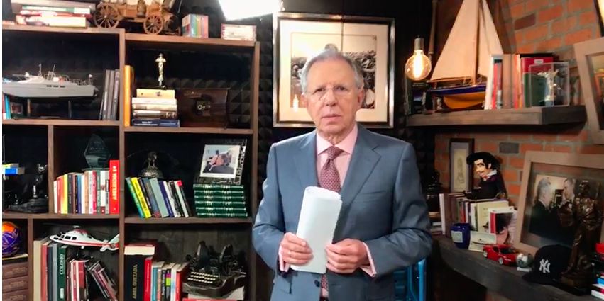 ¡Las noticias! Cancelan visa del periodista que se robó los jerseys de Tom Brady