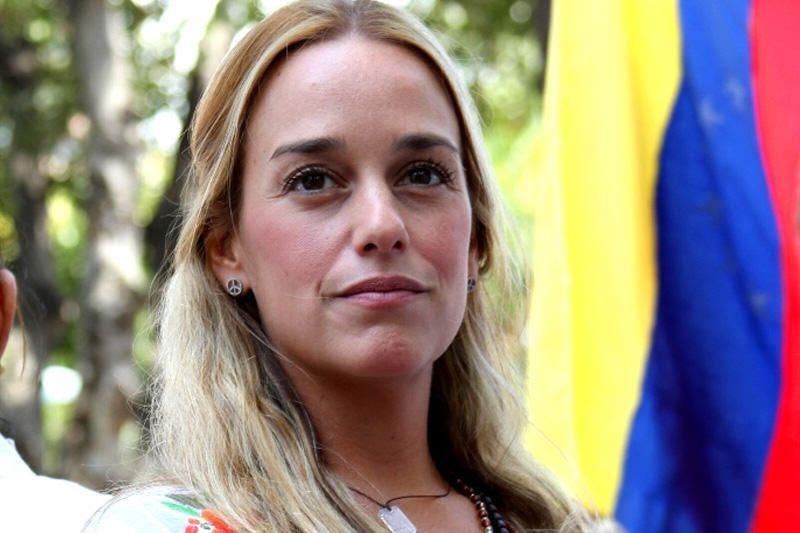 Ecuador impide que Lilian Tintori ingrese al país - Lilian-Tintori-05102014-2-800x533