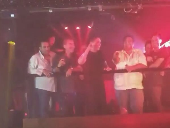 Video: captan a Luis Miguel de fiesta en Acapulco Video: captan a Luis Miguel de fiesta en Acapulco