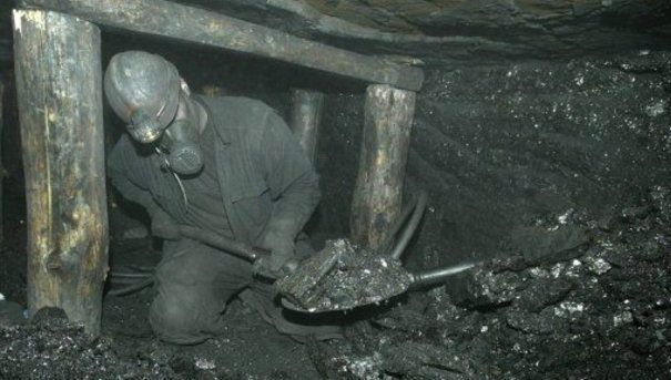 Al menos once muertos por explosión en mina de Ucrania