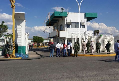 Explosión en refinería de Pemex deja ocho lesionados