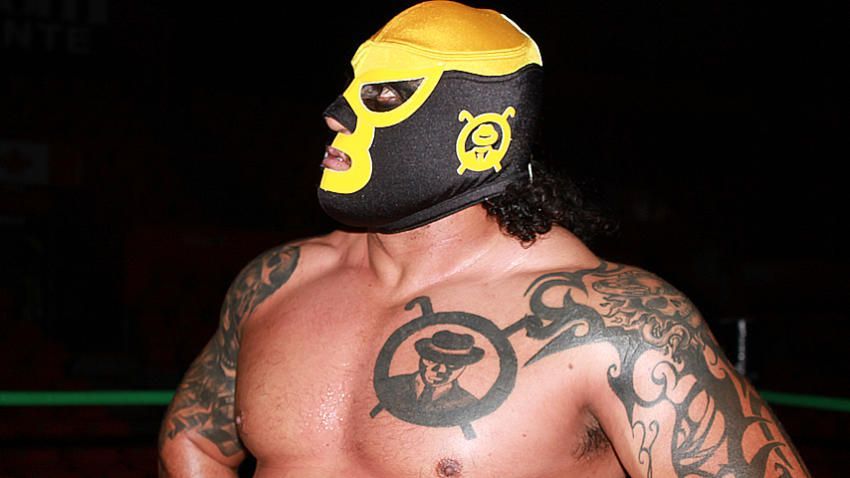 Reaparece Pierroth pero sin máscara - Pierroth-3