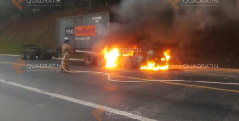 Explotó bodega clandestina de gasolina en Michoacán