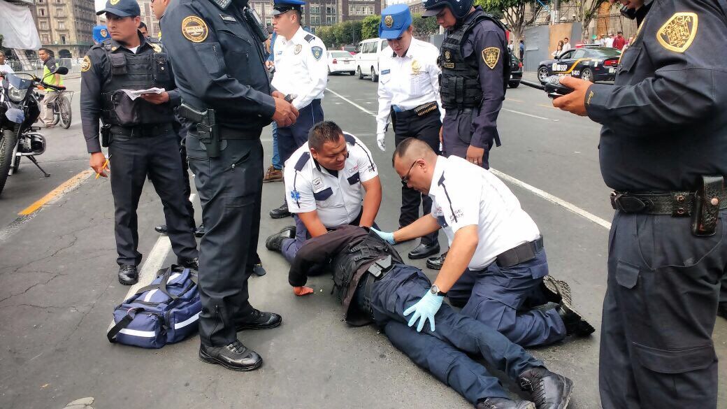 Atropella policía a peatón en el Zócalo