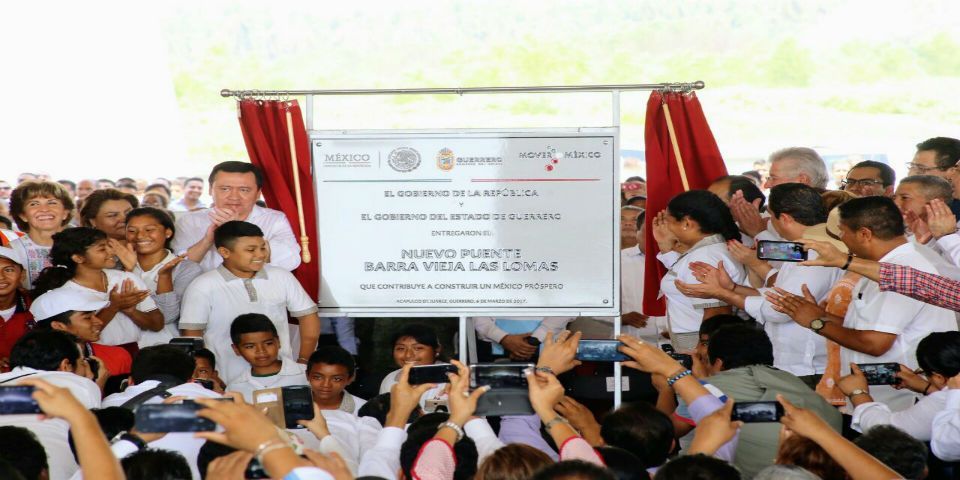 Astudillo y Osorio Chong inauguran puente “Barra Vieja-Las Lomas”