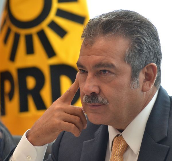 Senadores perredistas plantan a Barrales y a Padierna - Raúl-Morón-Orozco