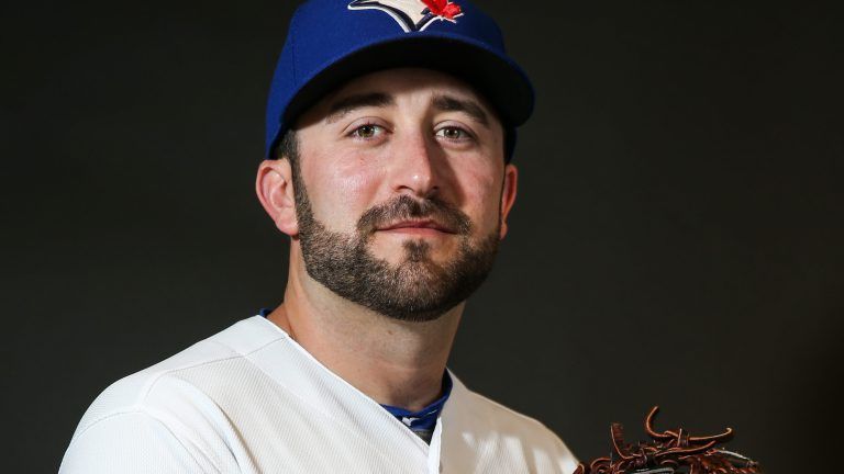 Hospitalizan a jugador de los Azulejos de Toronto por pelotazo en la cabeza - T.J.-House-2