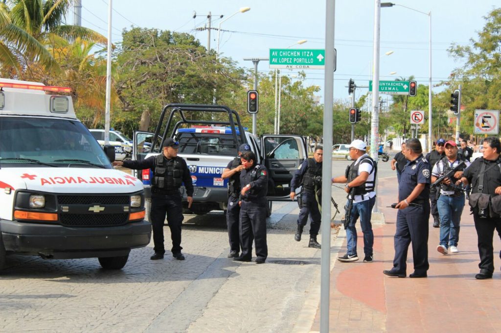 Balean y lanzan granada contra policía municipal en Cancún - WhatsApp-Image-2017-03-14-at-8.04.31-PM-1024x682