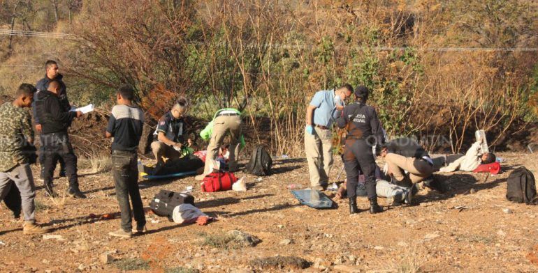 Volcadura deja 10 jornaleros heridos en la Autopista Siglo 21