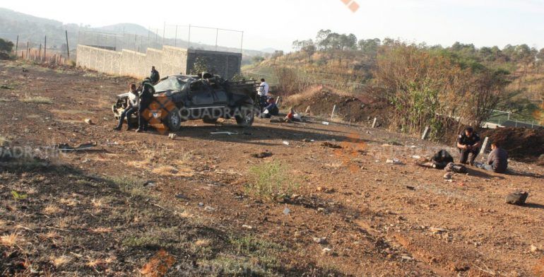 Volcadura deja 10 jornaleros heridos en la Autopista Siglo 21 - accidente-camioneta4-770x392