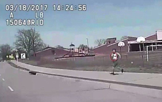 #Video Policía arrolla a una mujer armada en Oklahoma - agresora-tulsa