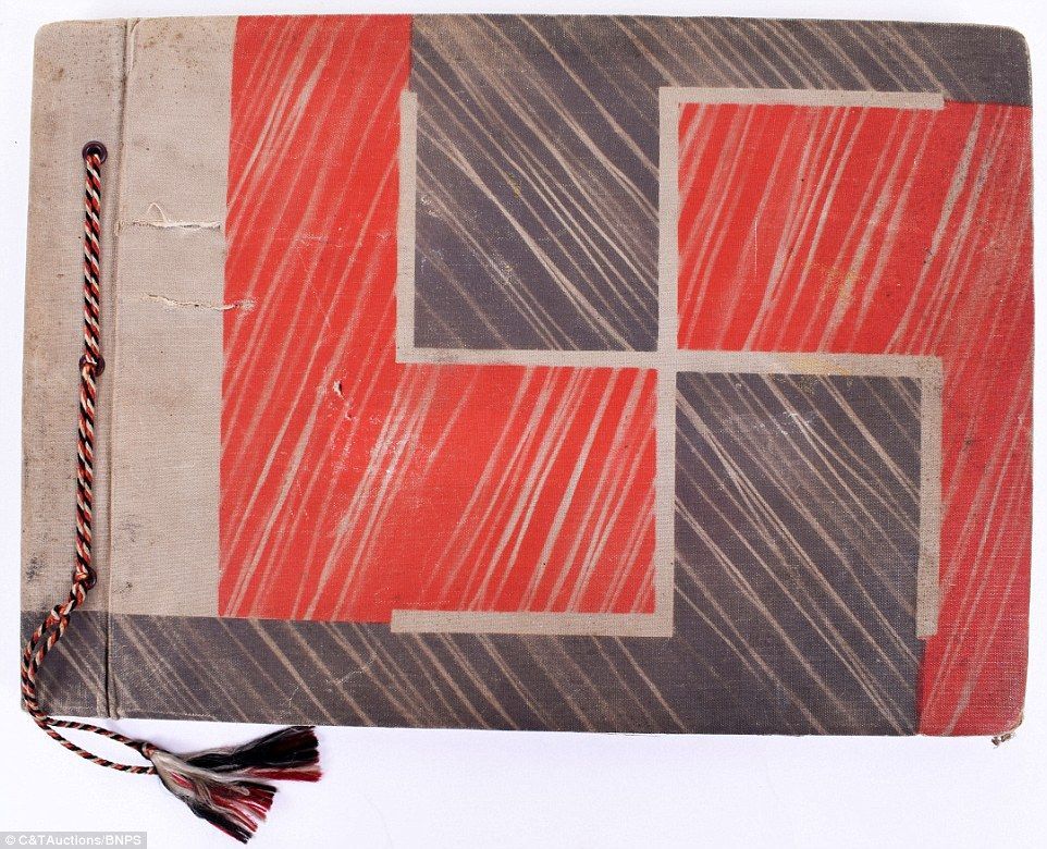 Descubren álbum con fotos inéditas de Hitler en habitación de Eva Braun - album-hitler-8