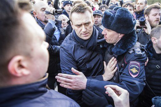 Dan 15 días de cárcel a opositor de Putin por protestas en Rusia - alexei-nalvany-2