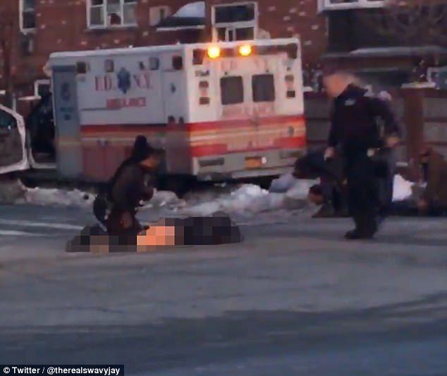 #Video Hombre roba ambulancia y mata a socorrista latina en NY - ambulancia