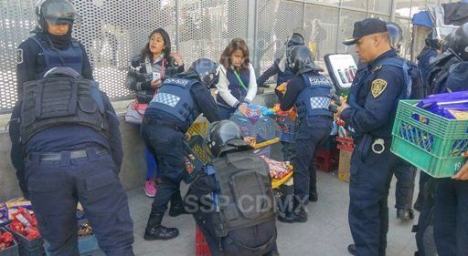 Detienen a 31 ambulantes en Pantitlán - ambulantes