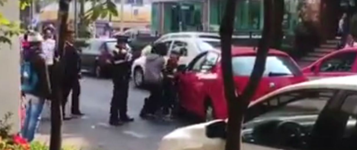 Video: automovilista agrede a policía para evitar multa de tránsito - araña-supercivicos-post