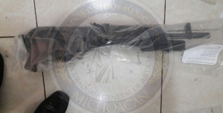 Detienen en Michoacán a otros seis presuntos narcotraficantes - arma-1-770x392