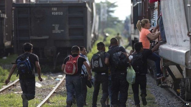 EE.UU. considera separar adultos y niños que crucen la frontera ilegalmente