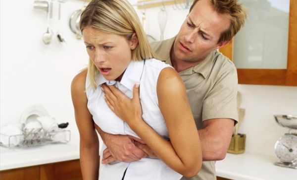 Qué hacer si una persona se está asfixiando