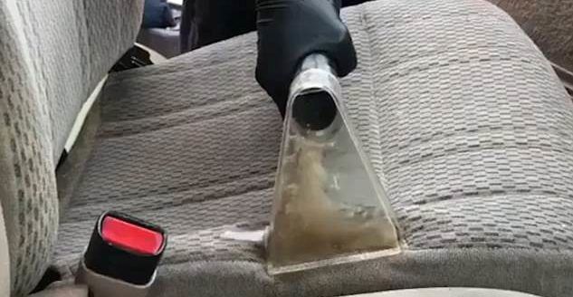 #Viral Aspiradora limpia asiento muy suicio de un auto