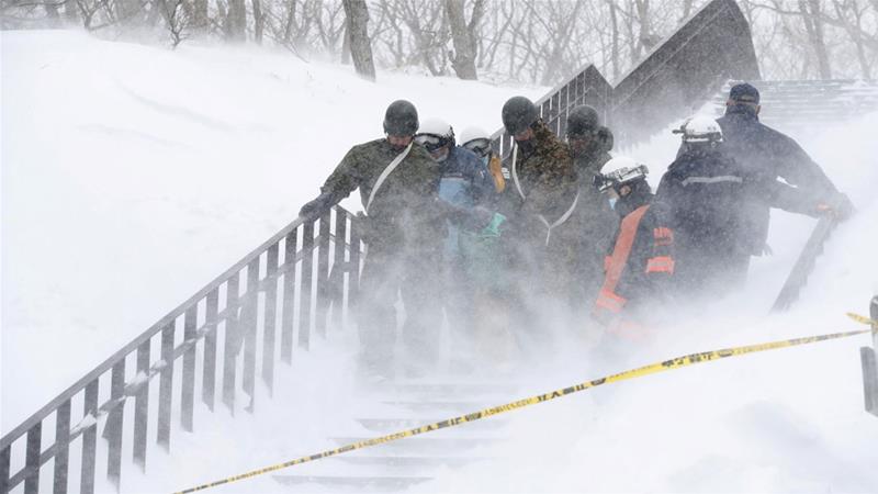 Mueren al menos ocho jóvenes por avalancha en Japón