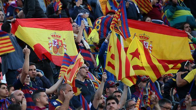 UEFA multa al Barcelona por invasión de campo