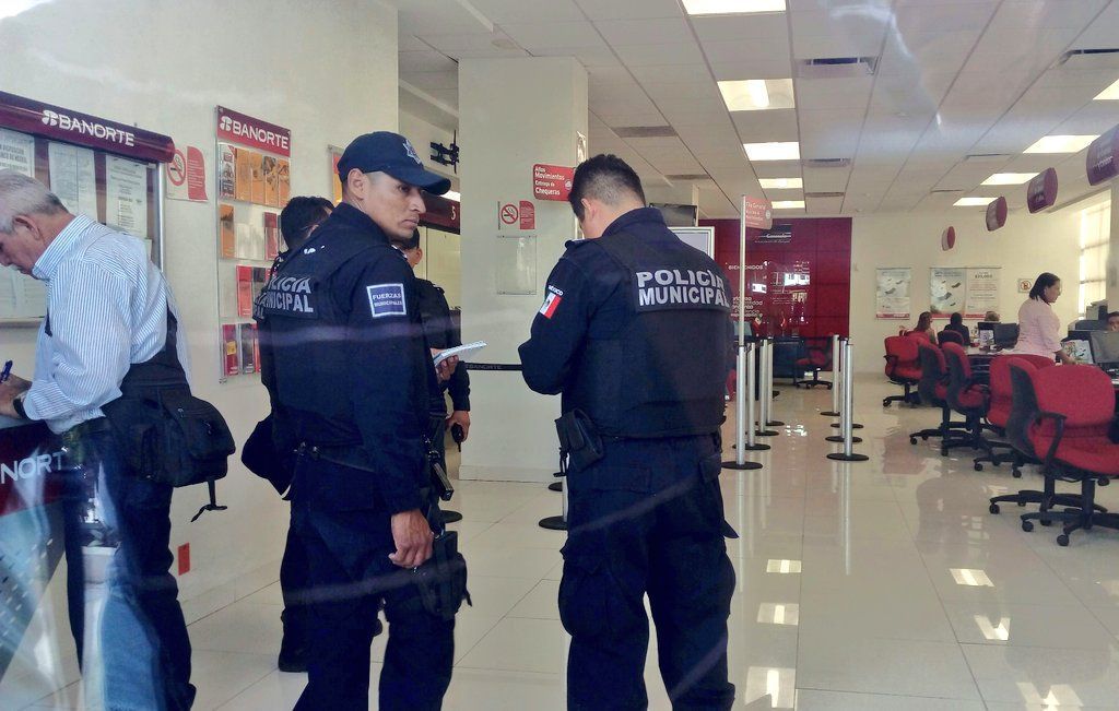 Militar impide asalto a sucursal bancaria en Cancún - ban2