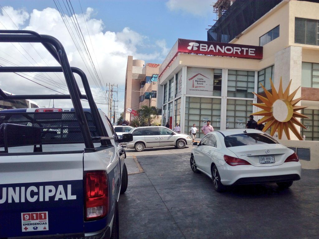 Militar impide asalto a sucursal bancaria en Cancún - ban3