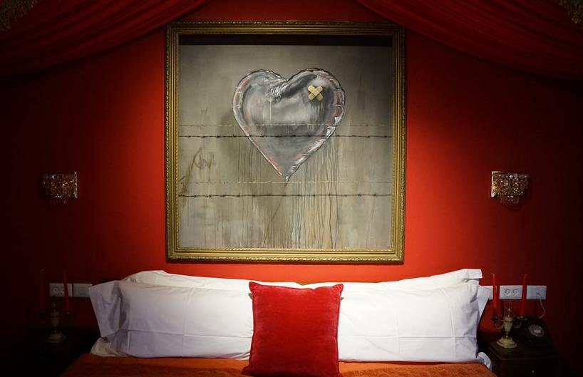 Banksy interviene hotel con vista al muro de la frontera Palestina - bansky-1