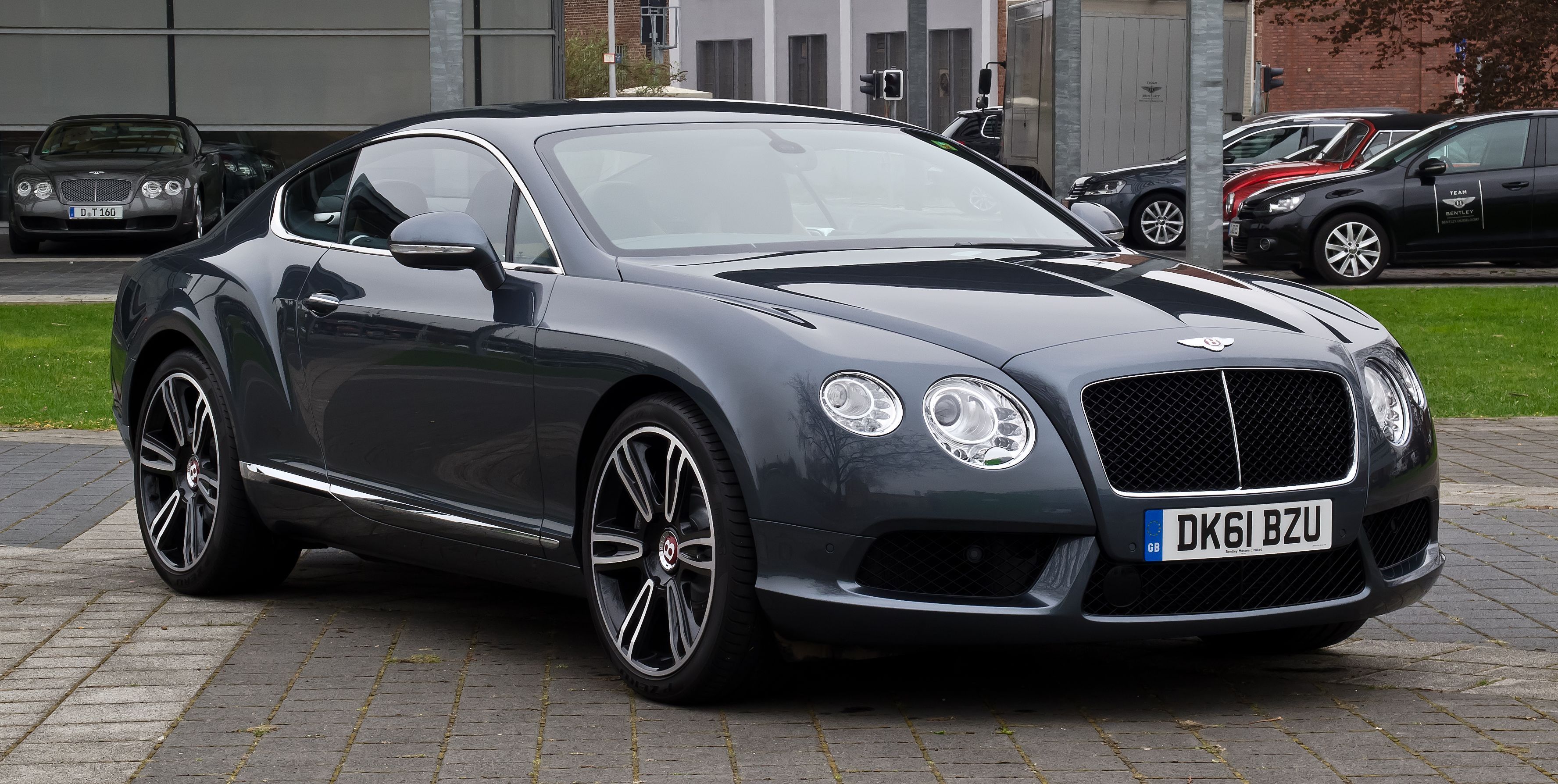 La colección de autos de Ronaldinho - bentley-continental