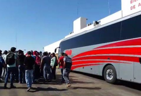 Normalistas bloquean carreteras en Oaxaca - bloqueo-ado