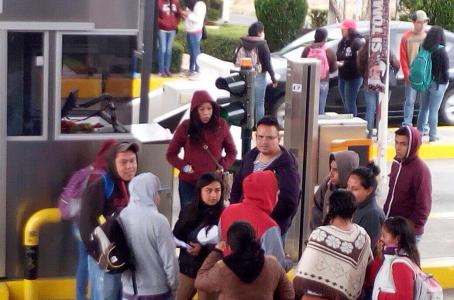 Normalistas bloquean carreteras en Oaxaca - bloqueo-ado2
