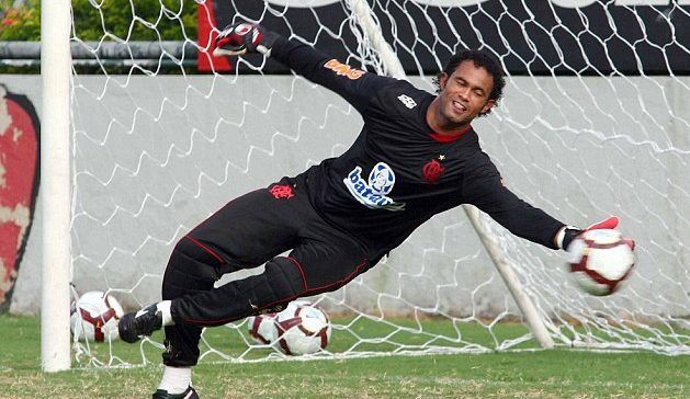 Club brasileño contrata a portero acusado por homicidio